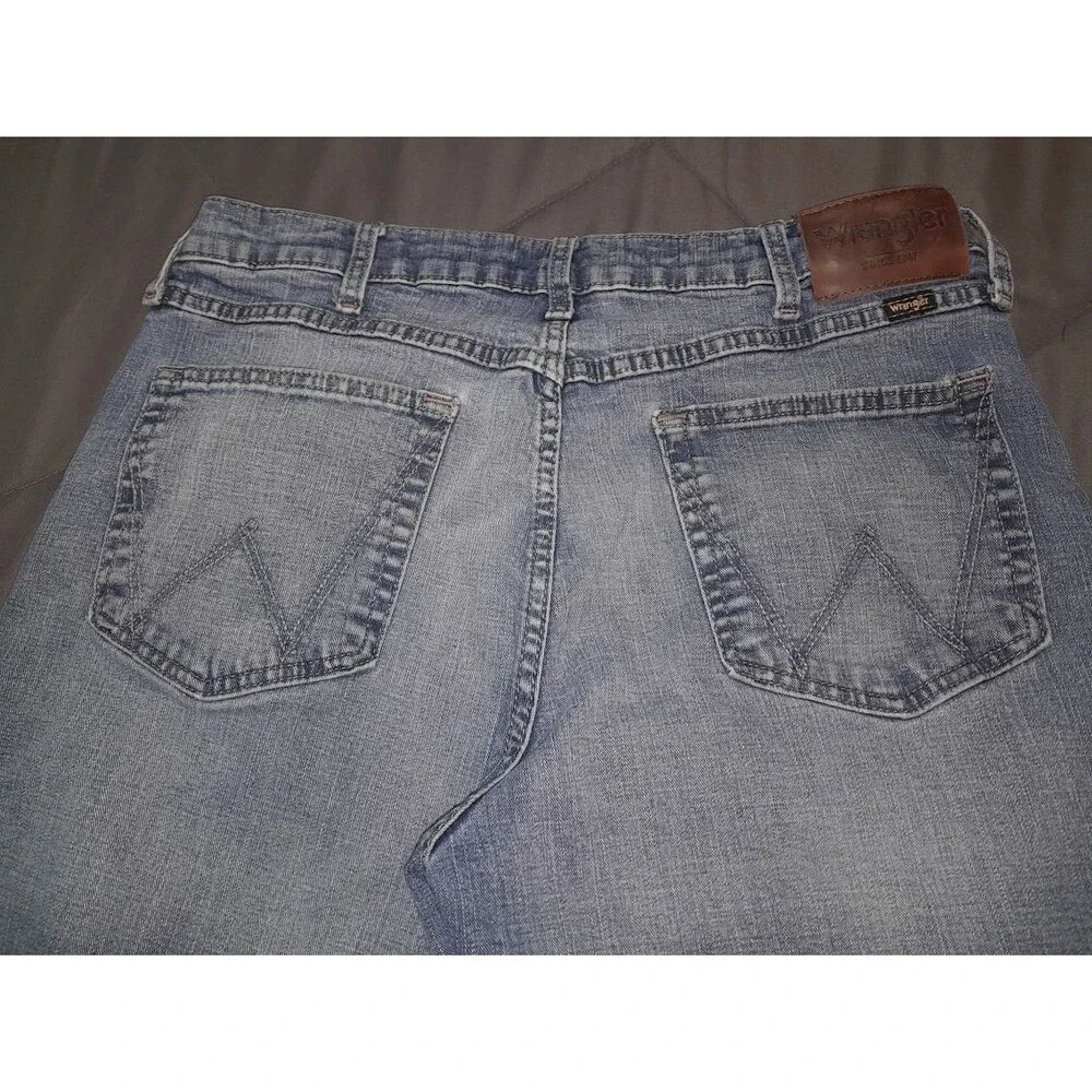 Wrangler Jeans Mens 34x28 Blue Light Wash Cotton Work wear Denim Cowboy